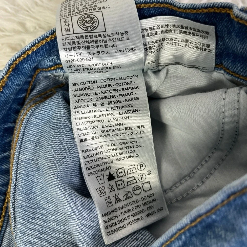 Levis Wedgie Fit Jeans Ripped Distressed Denim Blue Wash Womens Size 24‎